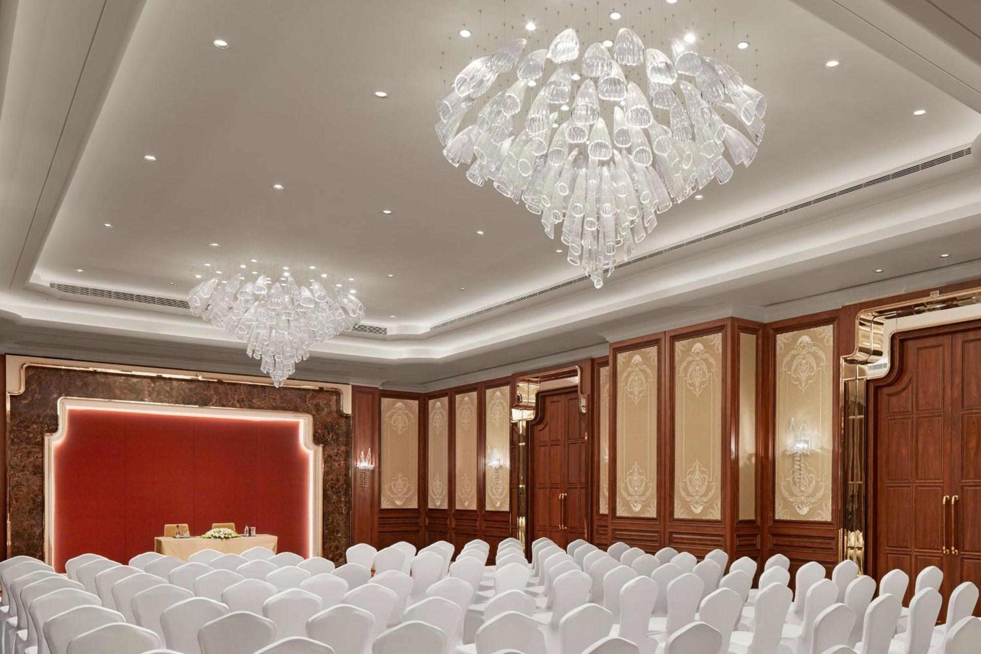 The Ritz-carlton,