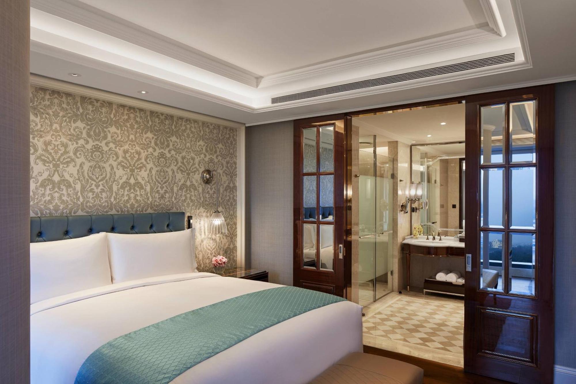 The Ritz-carlton, Hotel